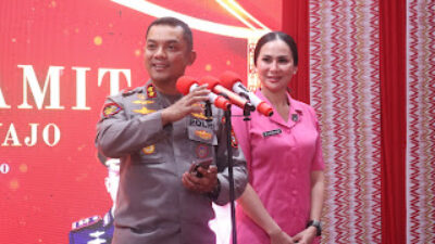 AKBP Douglas Mahendrajaya Resmi Pimpin Polres Wajo, Estafet Kepemimpinan Berlangsung Penuh Haru