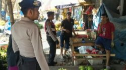 Implementasikan Program Polisi Bersama Masyarakat, Patroli Samapta Polres Maros Sambangi Pedagang Pasar